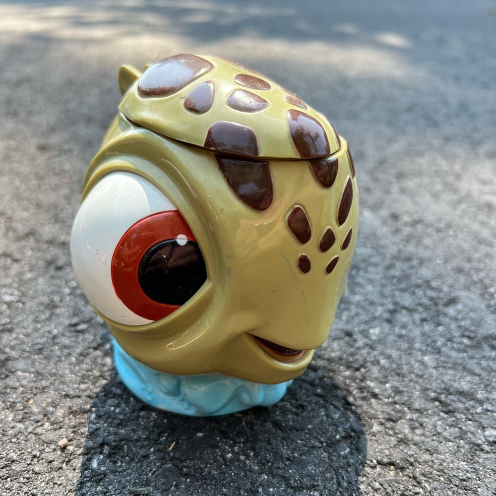 Disney on Ice collector mug Squirt